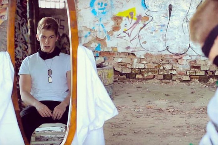 Ilustračný obrázok k článku VIDEO: Nový klip mladého Zvolenčana s jasným posolstvom: Aby sa ľudia nad sebou zamysleli