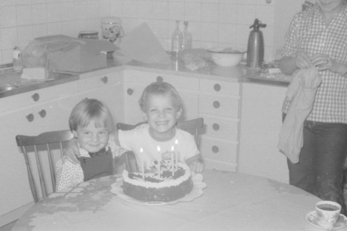 Ilustračný obrázok k článku SERIÁL: Bystrickí poslanci v detstve. Spoznáte blonďáčika  s motýlikom na fotke?