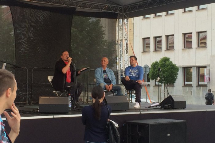 Ilustračný obrázok k článku VIDEO: Keď Banáš a Jobus svojimi vtipmi rozosmejú zvolenské námestie