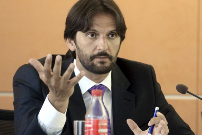 Ilustračný obrázok k článku Roberta Kaliňáka ste poslali na politický dôchodok. Smer na odstúpenie dôvod nevidí