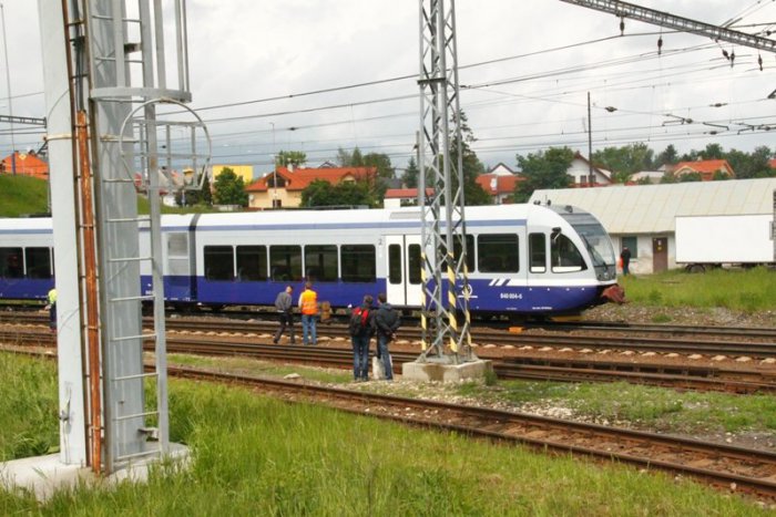 Ilustračný obrázok k článku Cestujúci železnicou do Popradu si užijú: Odstávka trate