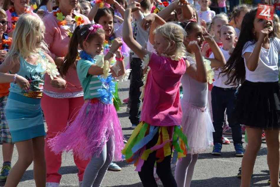 Ilustračný obrázok k článku OBRAZOM: Kus exotiky priamo na Zemplíne. Michalovská škola sa premenila na Havaj