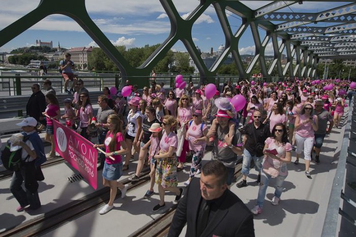 Ilustračný obrázok k článku OBRAZOM: Bratislava sa zahalila do ružovej, aby sa prelomili aj posledné tabu