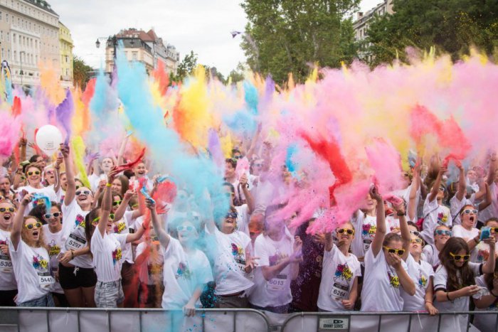 Ilustračný obrázok k článku OBRAZOM: Historické centrum Bratislavy zaplavili farby