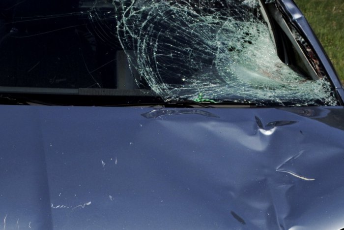 Ilustračný obrázok k článku Darček pod stromček: Vykradnuté auto a prepichnuté pneumatiky