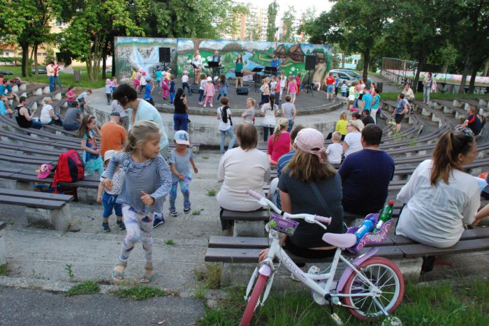 Ilustračný obrázok k článku Peter Lipa či Hop-trop? Kultúrne leto bude aj v Dúbravke