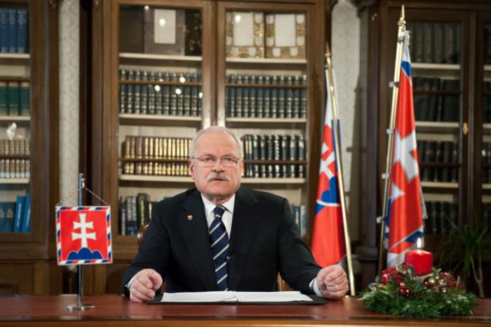 Ilustračný obrázok k článku Auto Ivana Gašparoviča skončilo vo vinohrade, exprezident je v poriadku