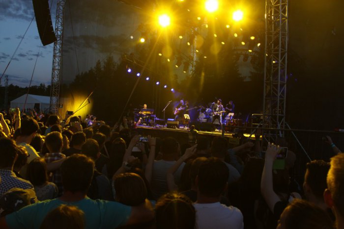 Ilustračný obrázok k článku Organizátori reagujú: Zavíta s Davidom Hasselhoffom na Dobrý festival aj Pamela?