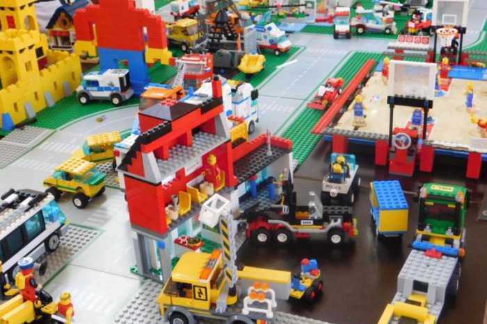 Ilustračný obrázok k článku V Spišskej postavili parádne dielo: Mestečko z pol milióna kociek lega