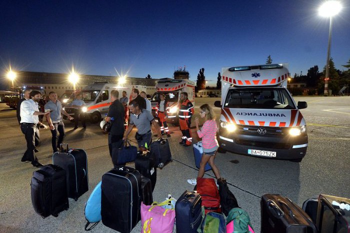 Ilustračný obrázok k článku TOP 5 tém týždňa: Turisti z havarovaného autobusu, pseudoumelci v Bratislave aj bratislavské podchody