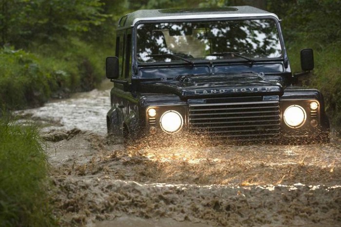 Ilustračný obrázok k článku Jaguar výstavbu automobilky nezastaví, možno u nás bude vyrábať slávny Defender