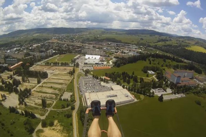 Ilustračný obrázok k článku VIDEO: Pohľady, aké len tak nezažijete. Úchvatný prelet z Laznej do Brezna