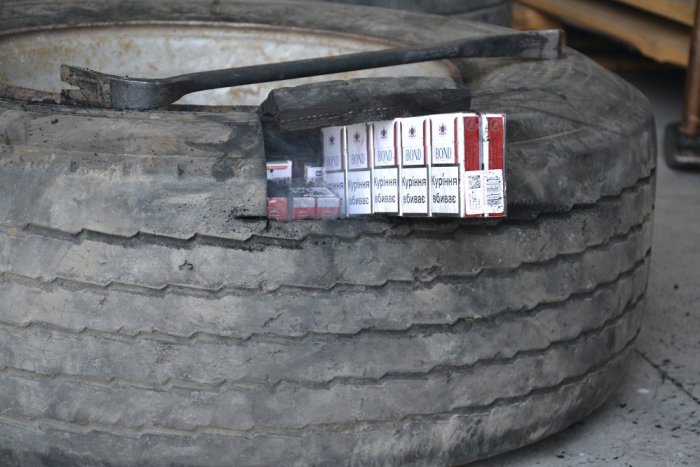 Ilustračný obrázok k článku Pes sa postaral o veľké odhalenie: V kamióne bolo ukrytých takmer pol milióna cigariet