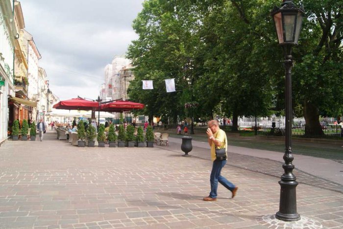 Ilustračný obrázok k článku Anketa z Hlavnej: Ako zvládajú Košičania horúce letné počasie? FOTO