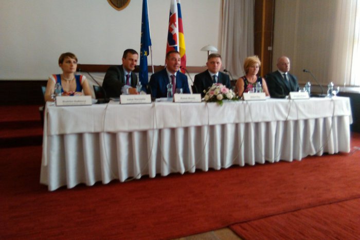 Ilustračný obrázok k článku Vláda schválila akčný plán pre Lučenec. Nájdu sa peniaze aj na plaváreň?