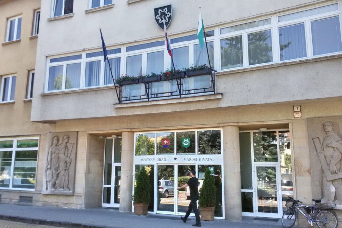 Ilustračný obrázok k článku Až 75% mestských novín je skôr propagandou: Ako sú na tom tie novozámocké?