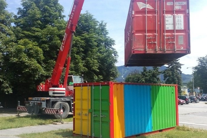 Ilustračný obrázok k článku O program v Považskej postarané na celé leto: Tentoraz až v troch lodných kontajneroch, VIDEO