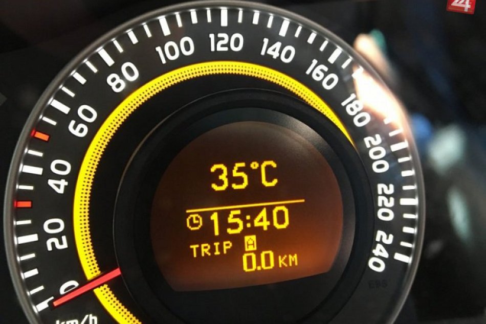 Ilustračný obrázok k článku RADÍME: Autu hrozí počas horúčav požiar, dôležité je správne parkovanie a údržba