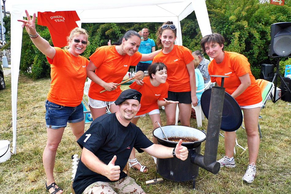 Ilustračný obrázok k článku Jazerčania si prídu na svoje: Kotlíkové špeciality, trhy, folklóristi, a to nie je všetko!