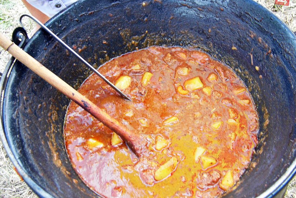 Ilustračný obrázok k článku Súťaž stredoškolákov vo varení guláša: O víťazoch rozhodnú Rožňavčania