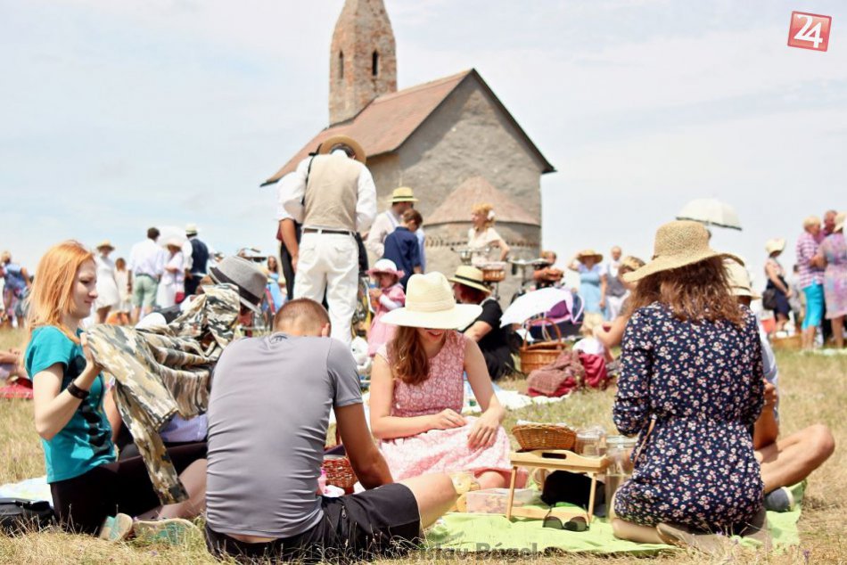 Ilustračný obrázok k článku Romantika neďaleko Nitry: Raňajky v tráve ponúknu pestrý PROGRAM