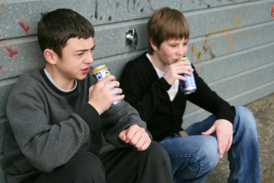 Ilustračný obrázok k článku Za garážami na Riadku bola hlučná párty: Pre neplnoletých!