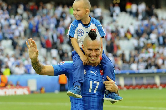 Ilustračný obrázok k článku Hamšík po vypadnutí z majstrovstiev Európy. Fotenie a autogramiáda v Bystrici