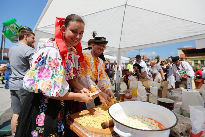 Ilustračný obrázok k článku Jedlo uhliarov aj drevorubačov. Pri Bystrici bude rozvoniavať vychýrená dobrota