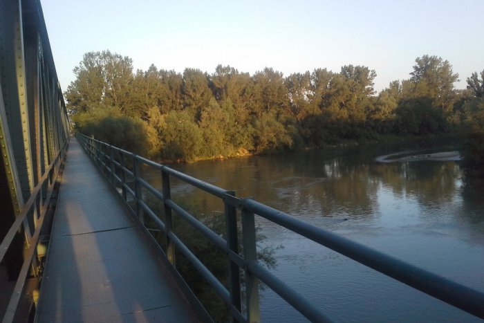 Ilustračný obrázok k článku Rekonštrukcia lávky na železničnom moste: Priechodná pre peších bude len popoludní