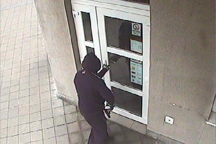 Ilustračný obrázok k článku SVET O SLOVENSKU: Tínedžer chcel vylúpiť obchod. Mali zástancovia Brexitu pravdu?