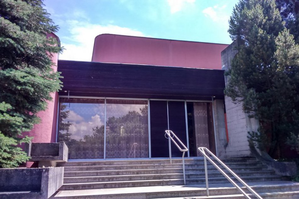 Ilustračný obrázok k článku Vyberte víťaza: Sú tajomné a vzbudzujú rešpekt. Domy smútku v Považskej a okolí