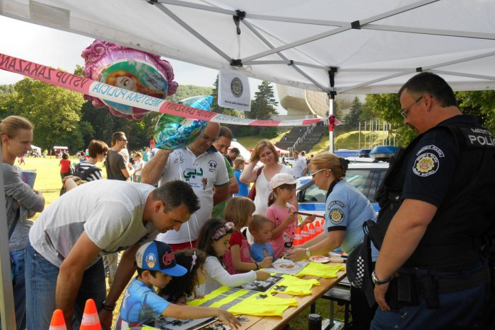 Ilustračný obrázok k článku Neobyčajná policajná akcia v Bystrici. Deti budú známkovať prácu mužov zákona