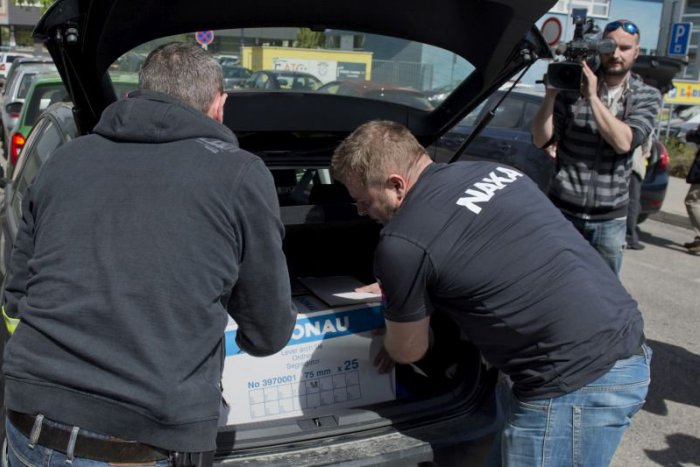 Ilustračný obrázok k článku Veľká razia u Bašternáka! Podľa opozície ide o falošné alibi pre Kaliňáka