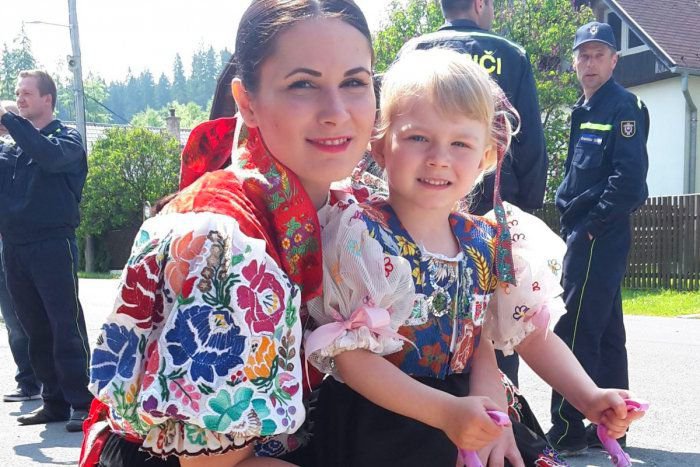 Ilustračný obrázok k článku FOTO: Mladá folkloristka v ROZHOVORE: Prečo sú Hrochoťania pupkom sveta?