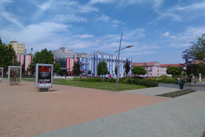 Ilustračný obrázok k článku Lučenec s novou znelkou aj logom. Zisťovali sme, kto ich má na svedomí