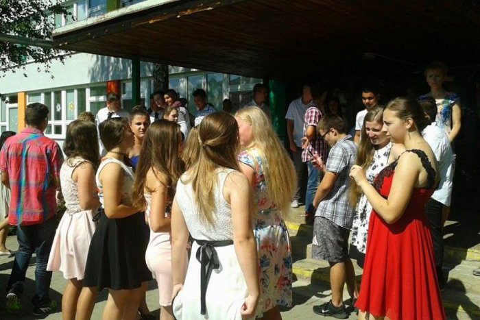 Ilustračný obrázok k článku FOTO: Rozlúčka deviatakov na breznianskej základke. Zábery radosti aj dojatia