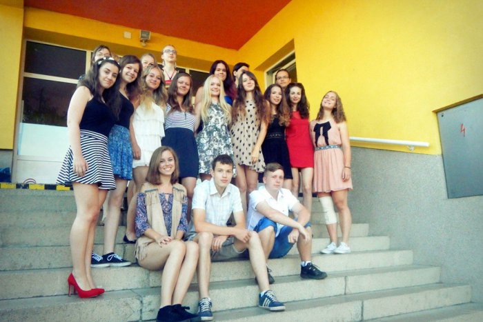 Ilustračný obrázok k článku Koniec roka na žiarskom gympli: Štebot, smiech, aj rozlúčkové selfies, FOTO