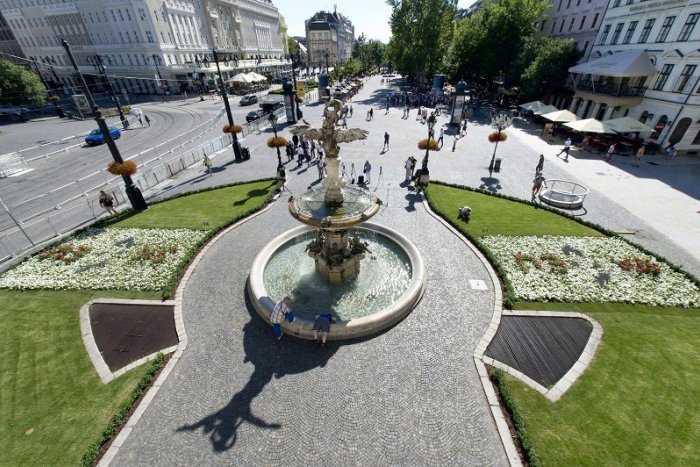 Ilustračný obrázok k článku Slovenské predsedníctvo symbolizuje kvetinové logo. Darovali nám ho Holanďania