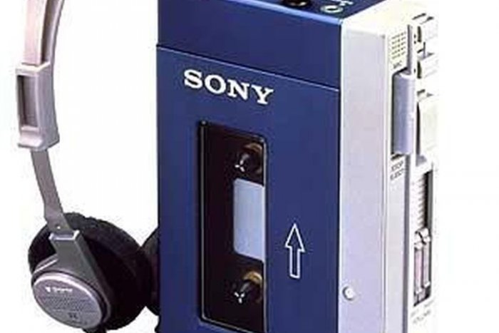 Ilustračný obrázok k článku FOTO: Pamätáte si na "chodiacu" klasiku? Walkman spôsobil revolúciu v počúvaní hudby!