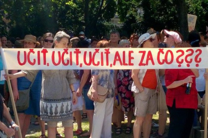 Ilustračný obrázok k článku FOTO: Zavreli školy a vyrazili do ulíc. Učitelia pochodovali za vyššie platy