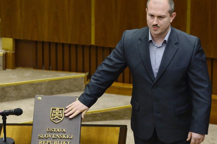 Ilustračný obrázok k článku Kotleba oznámil „Slexit“. Podpisy na vypísanie referenda sa už začali zbierať