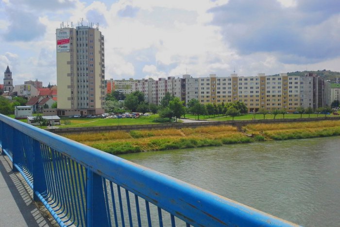 Ilustračný obrázok k článku Možno si vyberú aj vás: V Hlohovci vám môže zaklopať na dvere neobvyklá návšteva