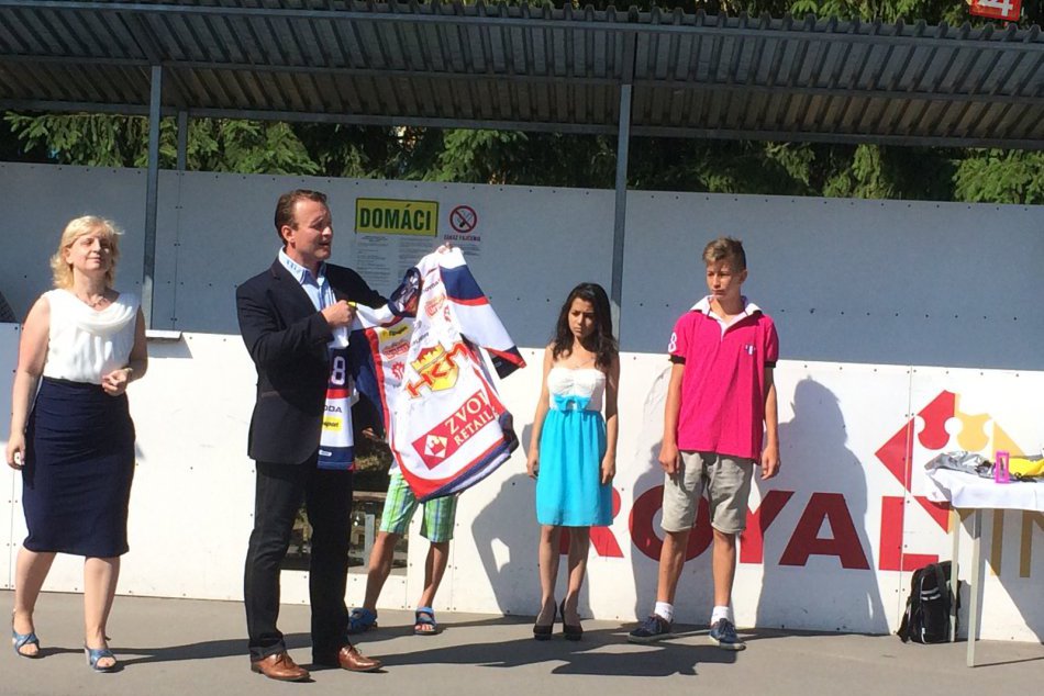 Ilustračný obrázok k článku FOTO: Mladým Zvolenčanom sa ušlo veľkej pocty. Originálne ceny priamo od poslancov