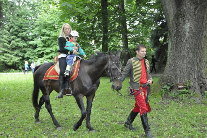 Ilustračný obrázok k článku Obľúbená atrakcia v Lučenci: Zadarmo poteší malých milovníkov koní