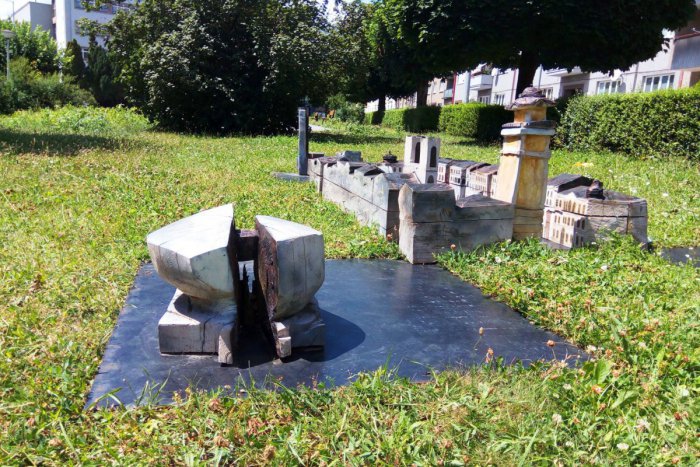 Ilustračný obrázok k článku FOTO: Všimli ste si? Bystrický parčík skrášľuje jedinečná maketa mesta