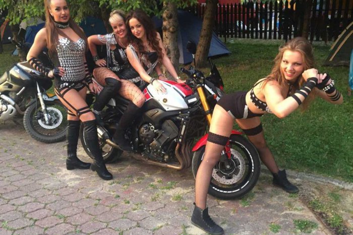 Ilustračný obrázok k článku FOTO parádnych mašín z Jahodnej: Motozraz ako sa patrí!