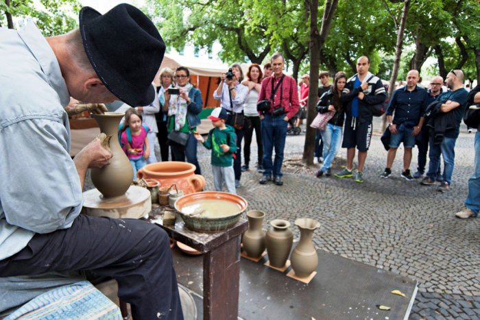 Ilustračný obrázok k článku Nitránsky rínek sa blíži: Ponúkne množstvo stánkov, hudby a dobrého jedla