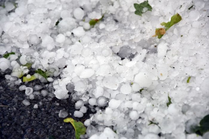 Ilustračný obrázok k článku Z KAŽDÉHO KÚTA: Búrka v parlamente i na východe