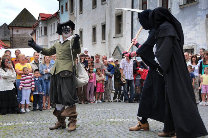 Ilustračný obrázok k článku Cechové hody kremnické: Podrobný dvojdňový program hodina po hodine