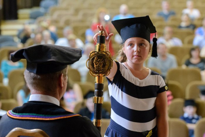 Ilustračný obrázok k článku Začala sa Nitrianska letná univerzita: Nechýbala slávnostná imatrikulácia